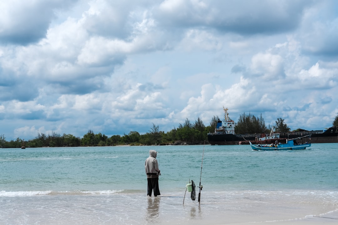 Pesca en río: Disfruta de los Deportes Acuáticos Marinos