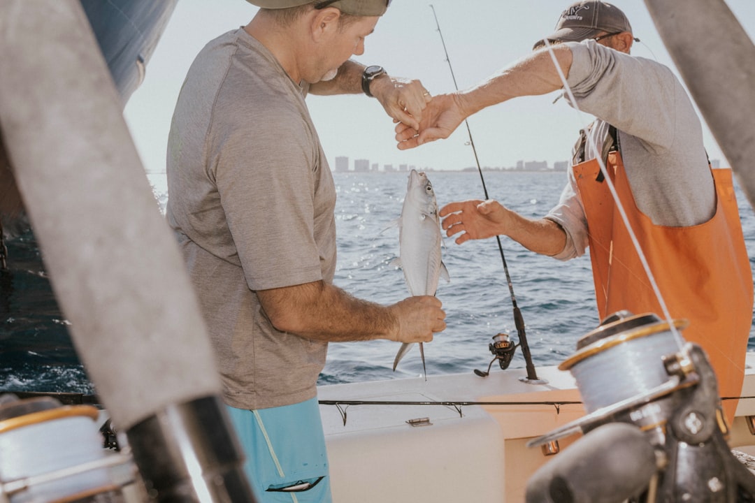 Descubre la emoción de la pesca deportiva con Nautica Leiro
